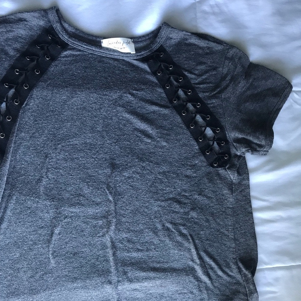 Short sleeve with detailing